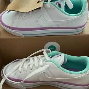 Brand new Nike Court